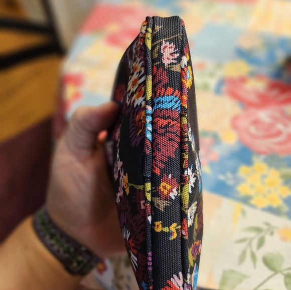 NWOT Vera Bradley Wristlet, Midnight Wild Flowers Pattern - Picture 7 of 7